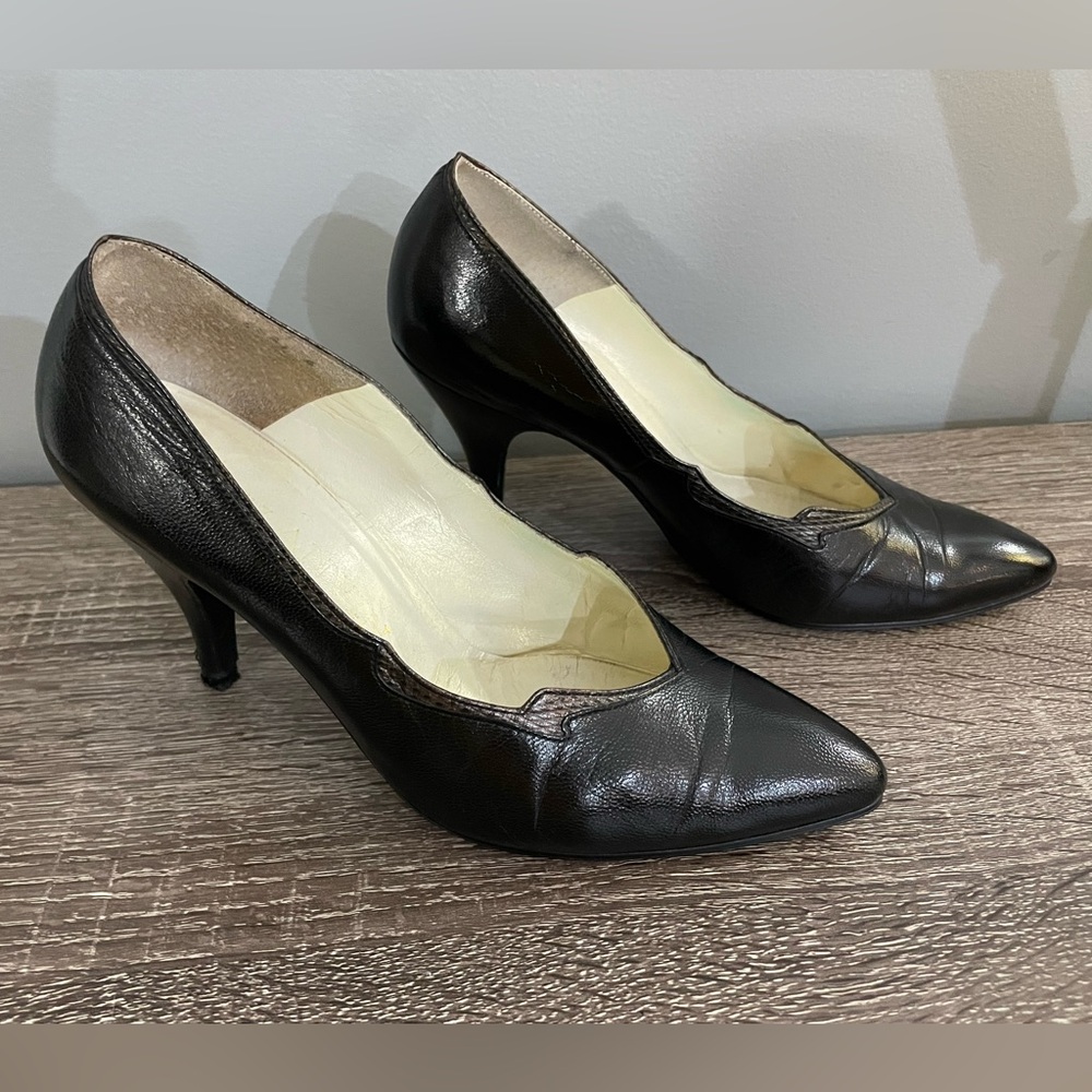 LANVIN VINTAGE Black Leather Pointed Toe Pumps Size 4 Kitten Heel Shoes